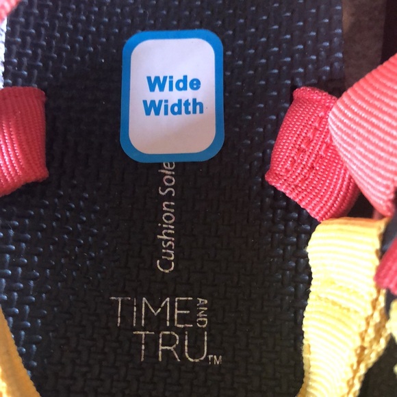 BNOB Time andTru wide width Multi Color Velcro strap sandals cushion sole - Picture 5 of 6